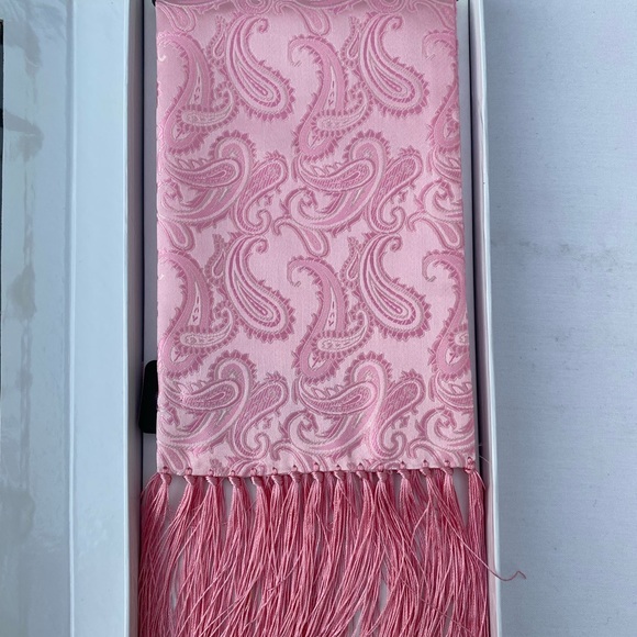 2/$45 NWT Brand Q fancy scarf - Picture 3 of 5